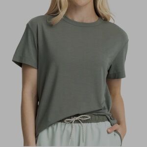 Gently used Free Fly womens green ELEVATE tee small